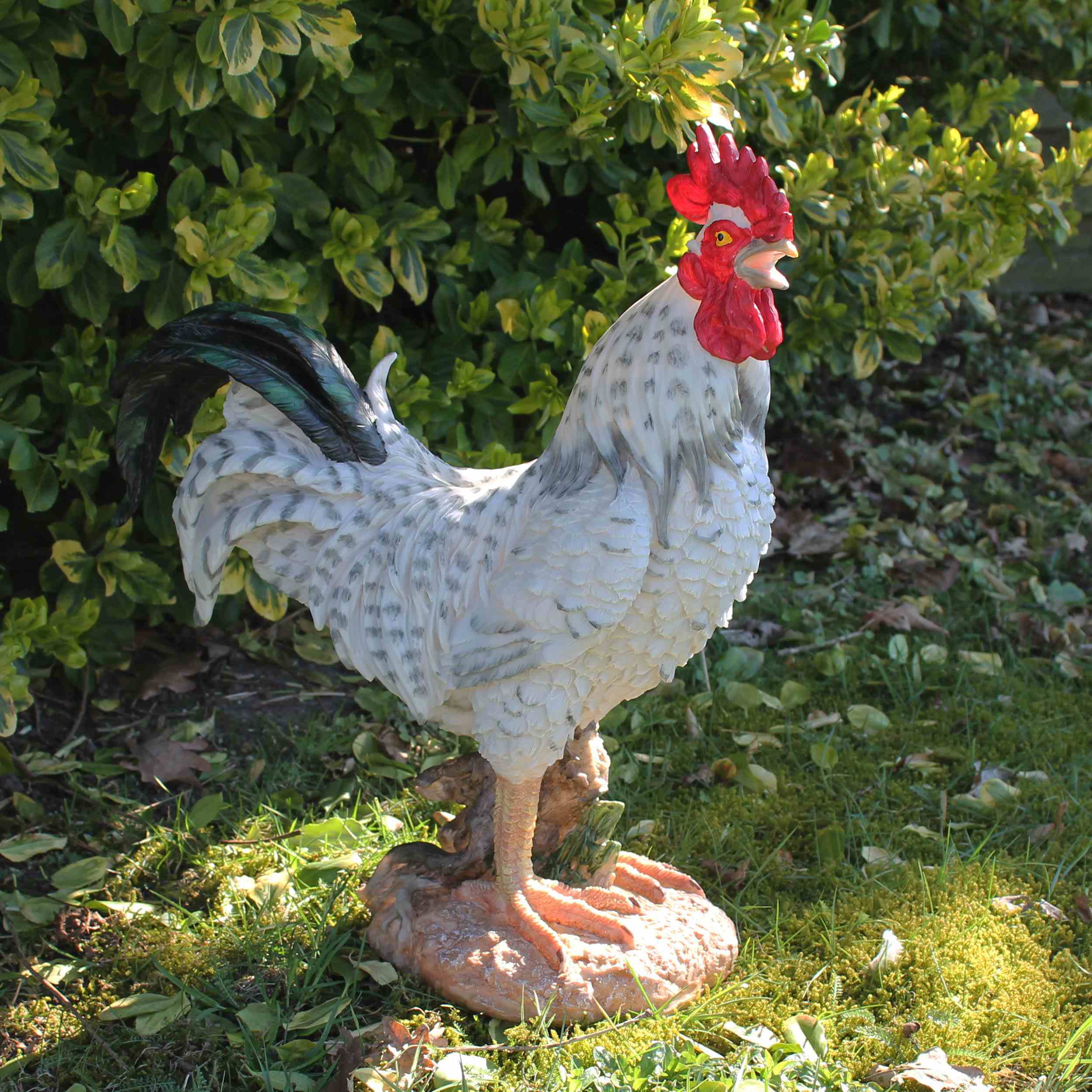 Deko Hahn Figur 47 cm weiß – detailreiche Gartenfigur aus Polyresin – wetterfest & standfest – Tierfigur Landhausstil