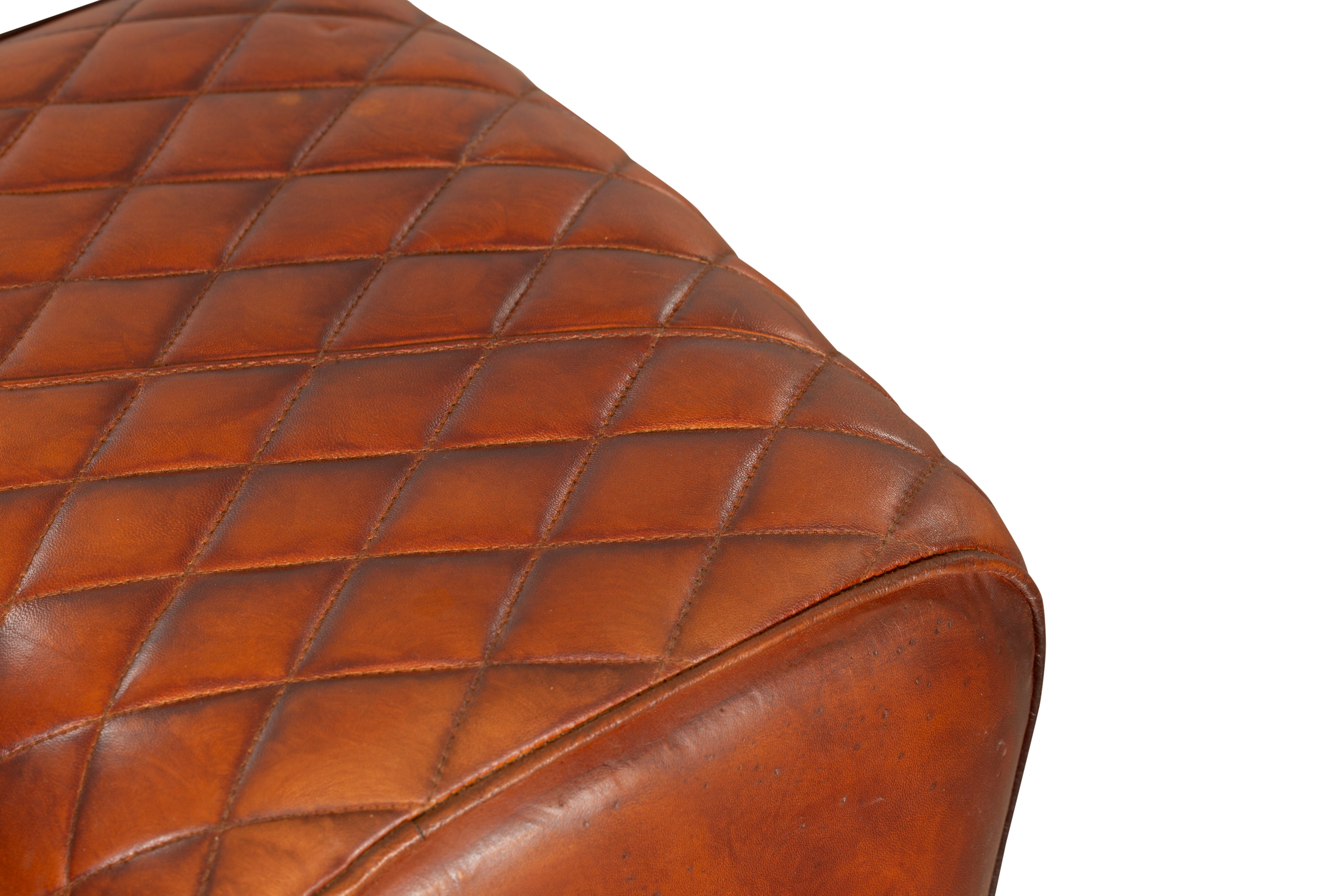 Hocker NOIDA Sitzhocker aus Leder Holzhocker Polsterhocker massiv Interia Home & Living