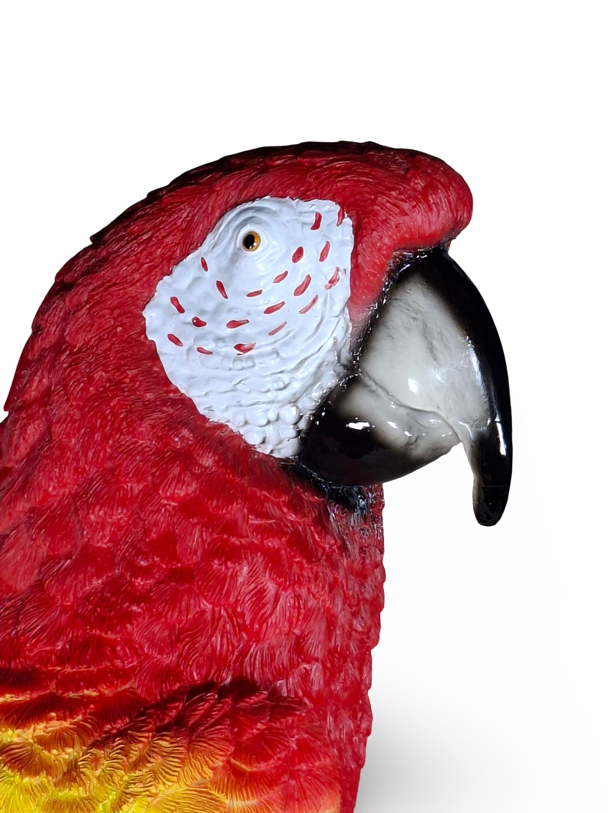 Papagei Figur – große Gartenfigur aus Polyresin, handbemalte Papagei Deko – bunte Dekofigur Papagei auf Baumstamm