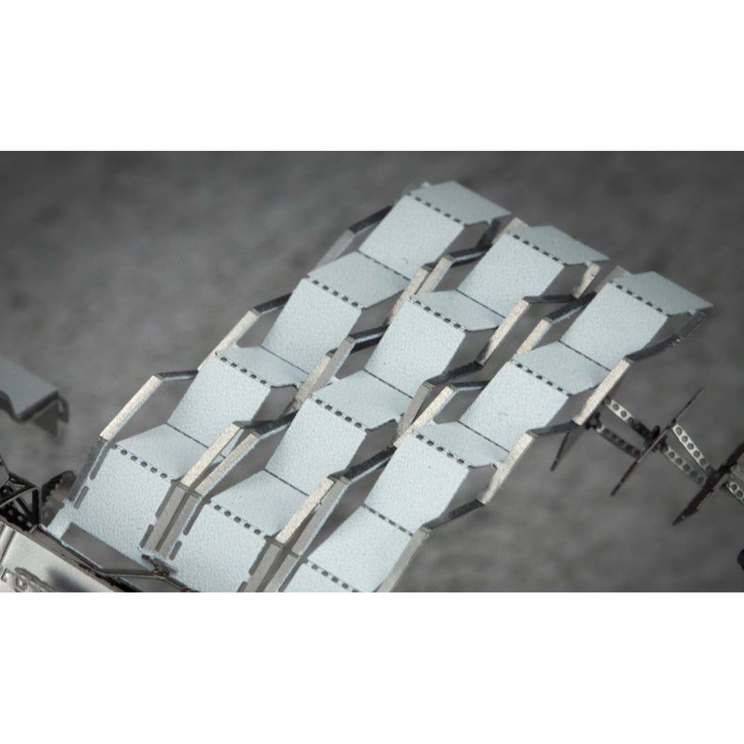 Metal Earth ISS Premium Series International Space Station (ISS) ICX140 Modellbausatz Puzzle DIY Bausatz präzise gelasert stabil langlebig