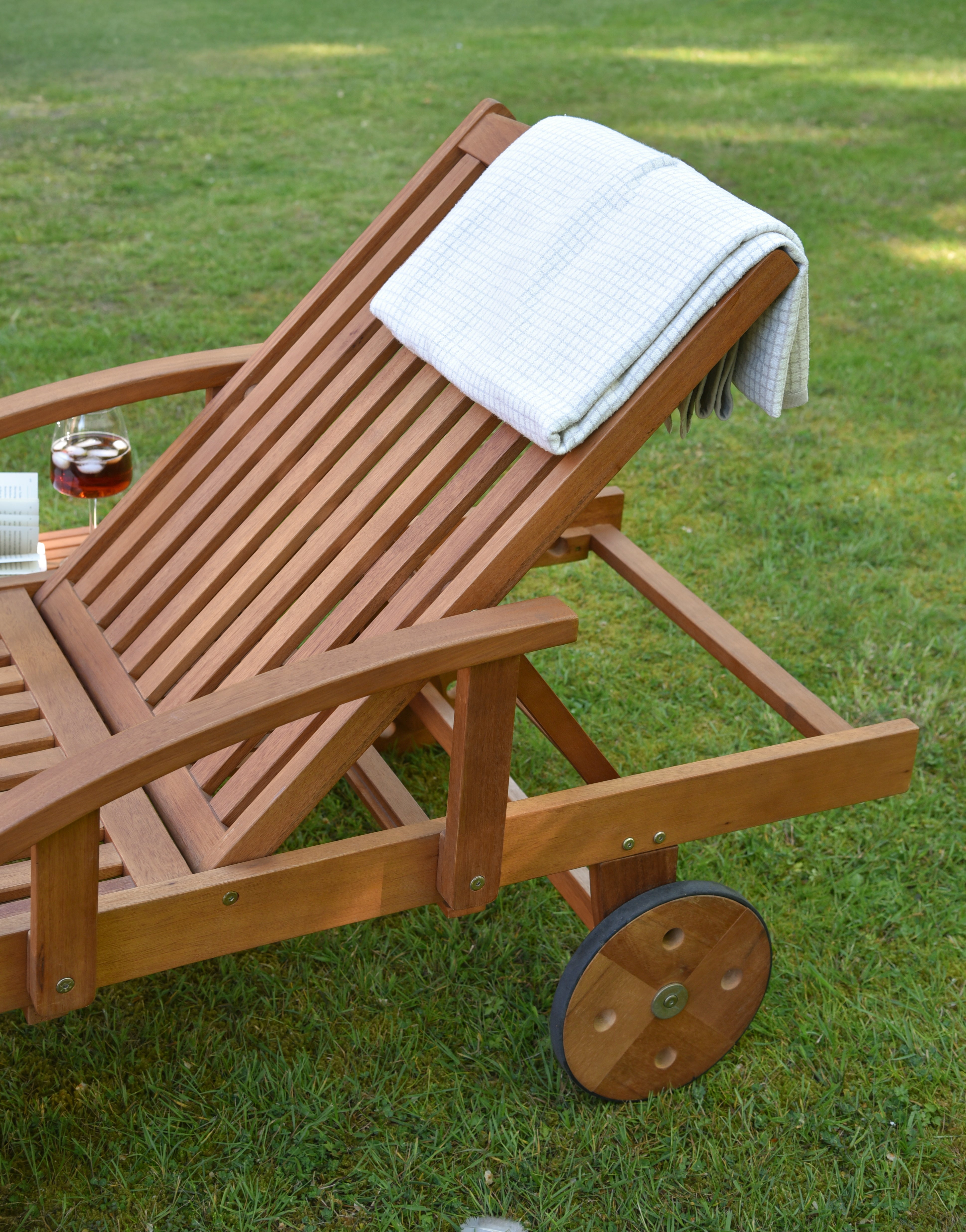 Sonnenliege BEVERLY HILLS Gartenliege Deckchair Garden Pleasure Eukalyptusholz klappbar komfortabel