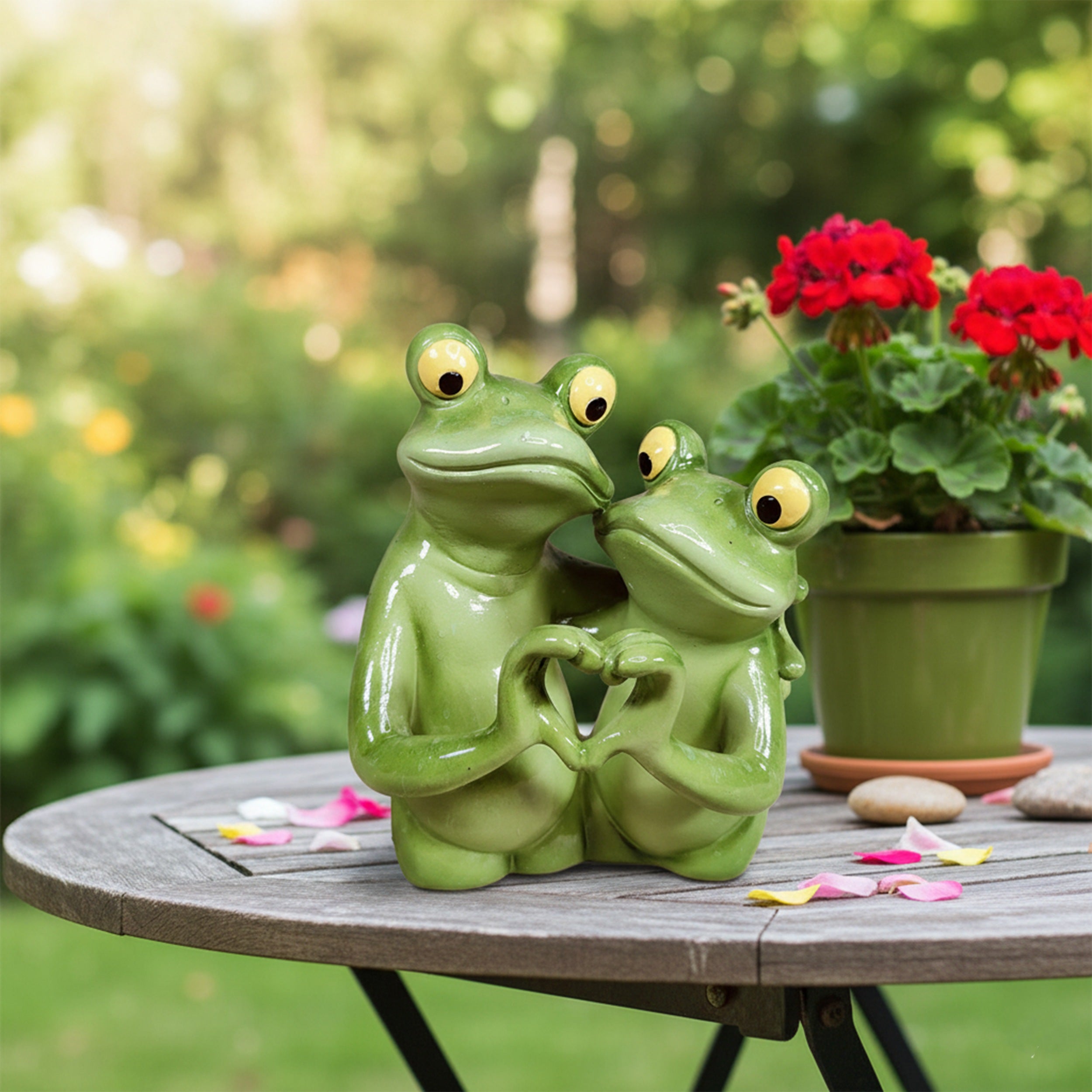Frosch Figur mit Herzhand - Frosch Dekofigur als Deko Frosch für Garten, Balkon & Terrasse