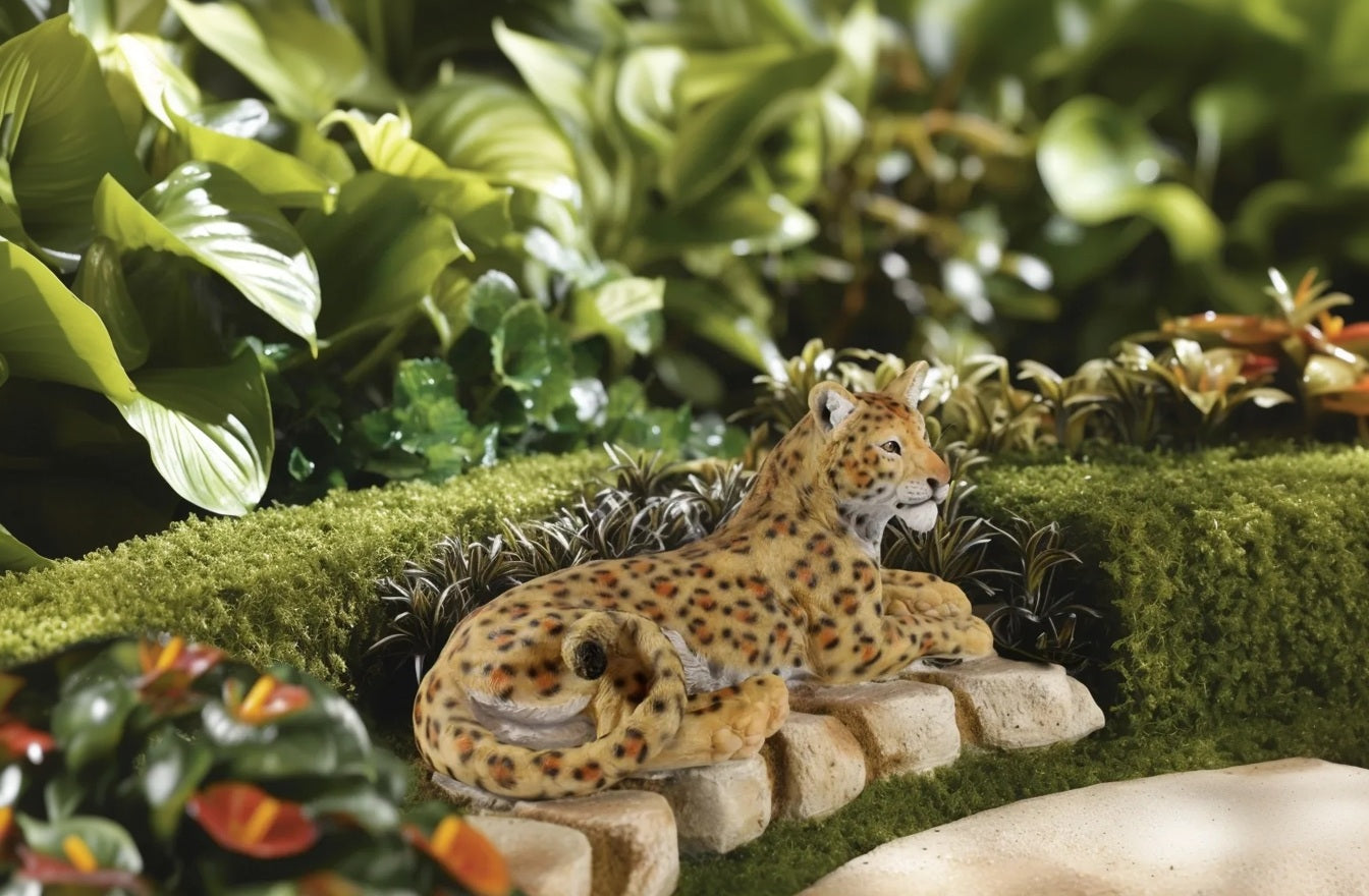 Lebensechte Panther Figur liegend – Handbemalte Deko für Haus & Garten | 53 cm | Deko Panther