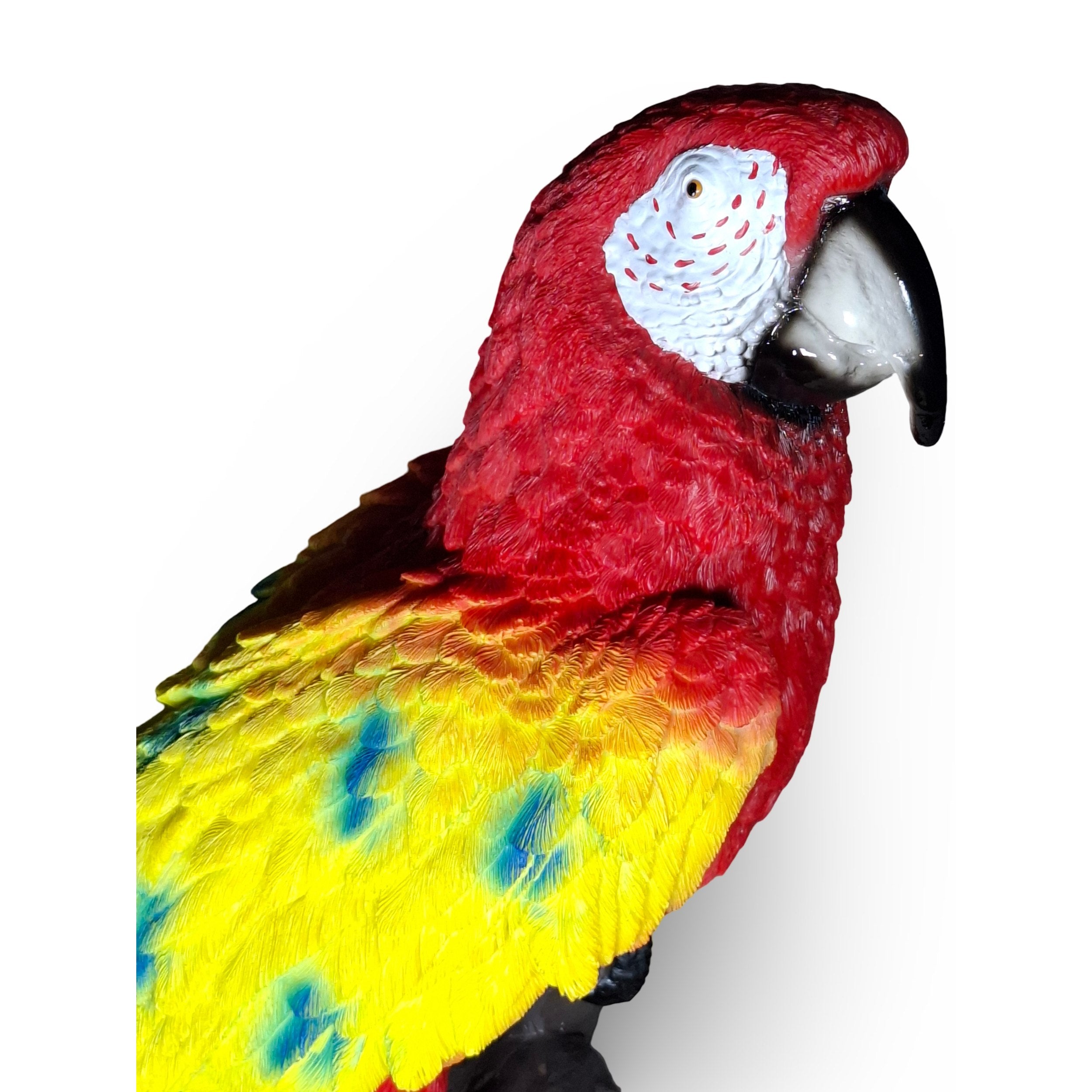 Papagei Figur – große Gartenfigur aus Polyresin, handbemalte Papagei Deko – bunte Dekofigur Papagei auf Baumstamm