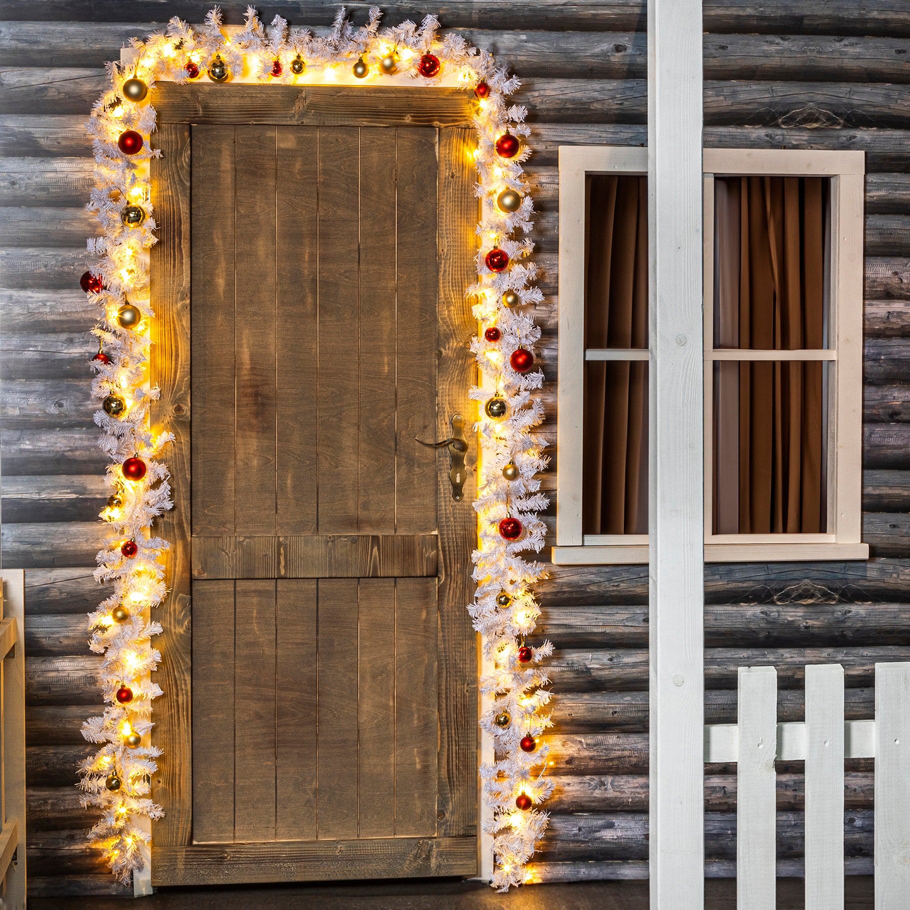 Künstliche Tannengirlande mit Beleuchtung 5 Meter, mit Kugeln weiß, innen und außen