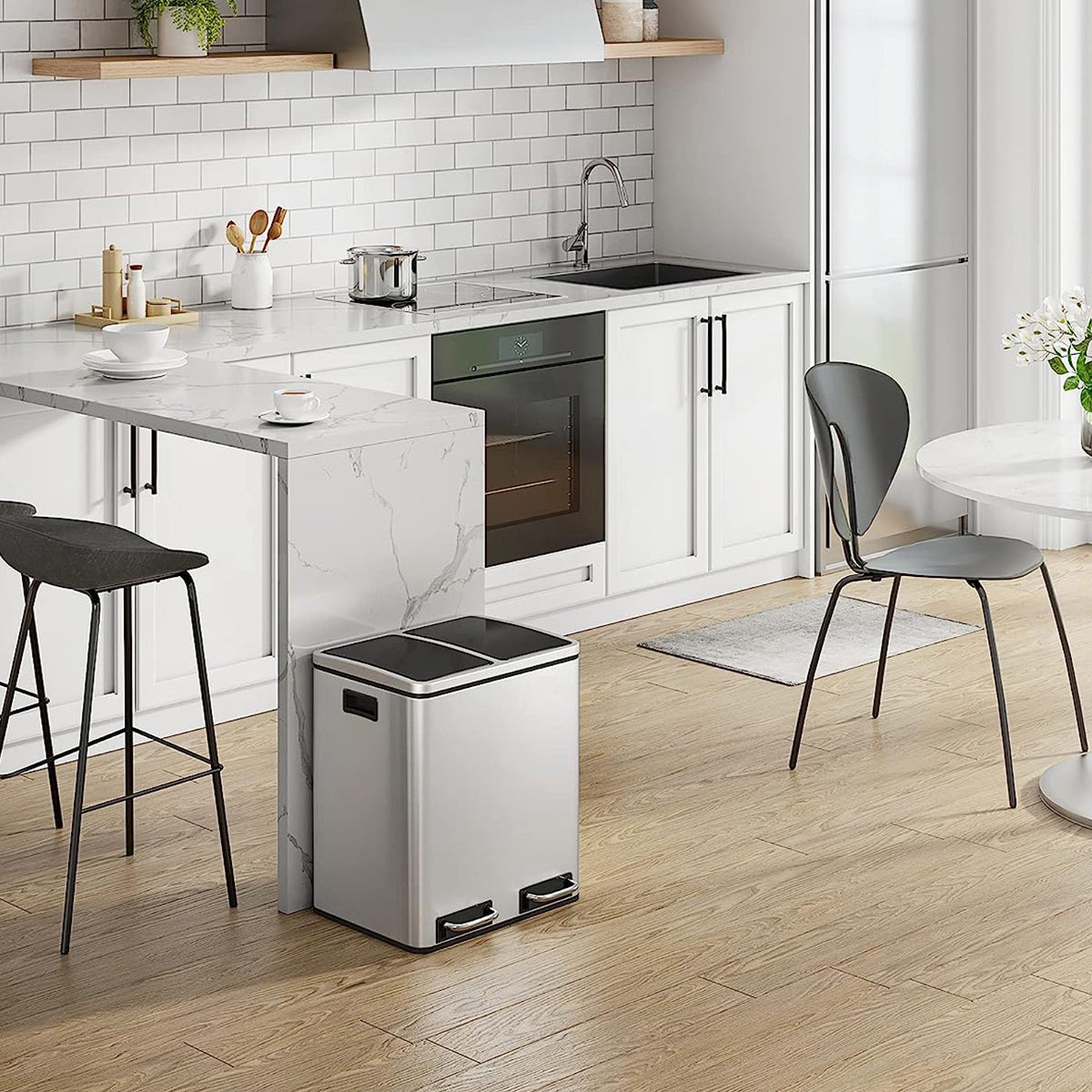 Songmics Mülleimer 30 l, mit zwei Fächern 2x15 l, soft-close Deckel, Treteimer aus Metall, silber