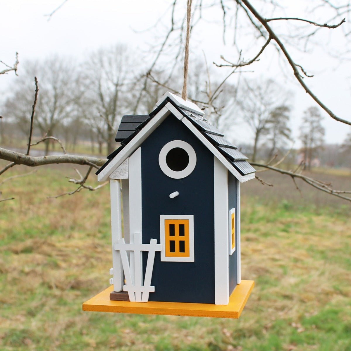 Nistkasten Villa Kunterbunt in blau | Vogelhaus Holz Vogelhaus zum Aufhängen Vogelnistkasten für Meisen & Wildvögel | Fördert Geschütztes Brüten