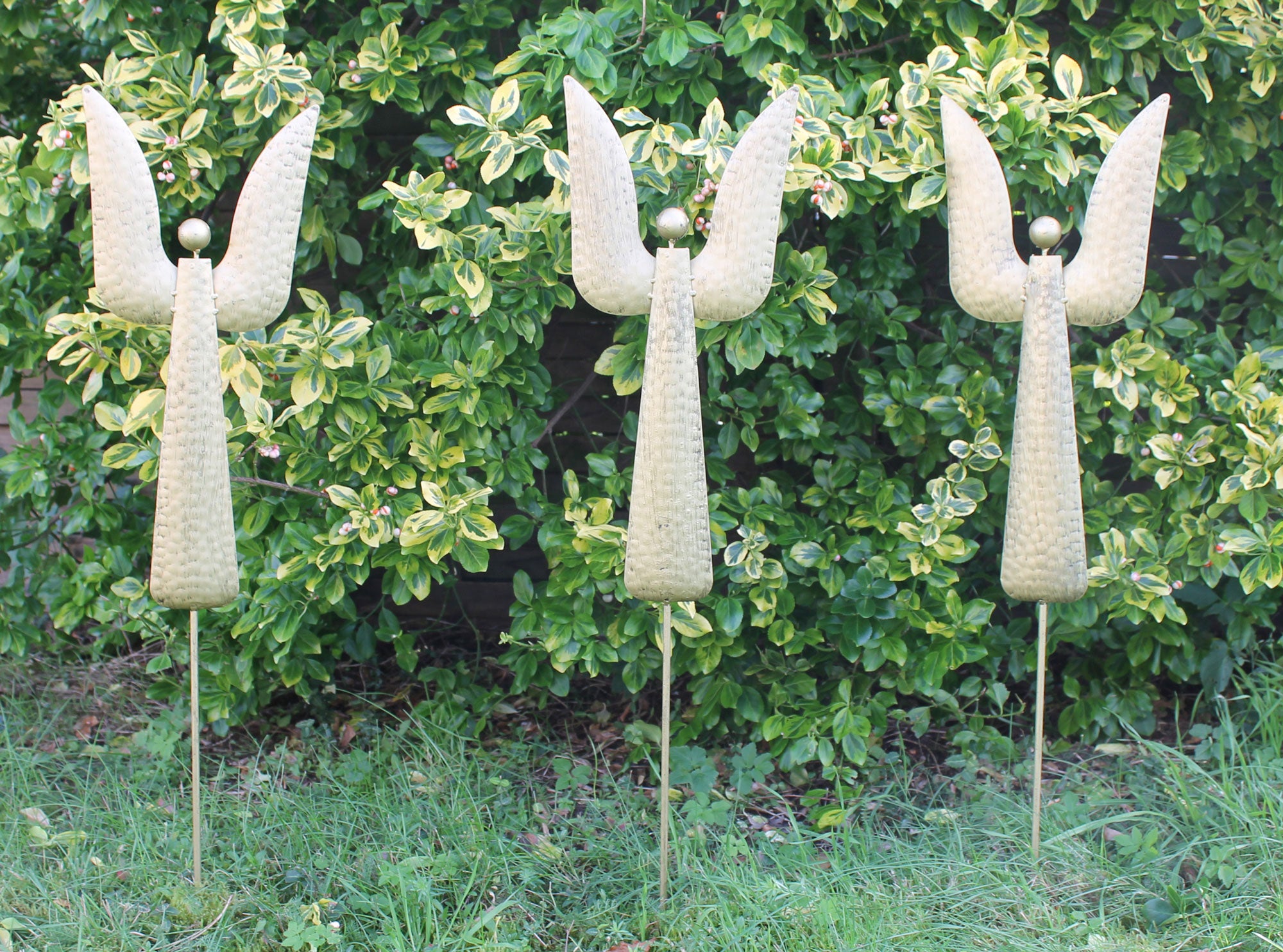 Gartenstecker 3er Set Weihnachtsengel Engel aus Metall Höhe 64 cm Farbe Gold Beetstecker Metallfigur Dekofigur