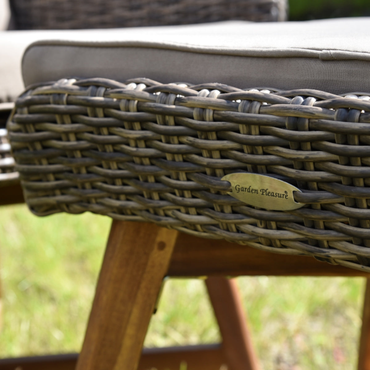 Balkon Loungemöbel Rattan Lounge-Set Sessel Hocker mit Auflagen Beistelltisch Farbe: coffee