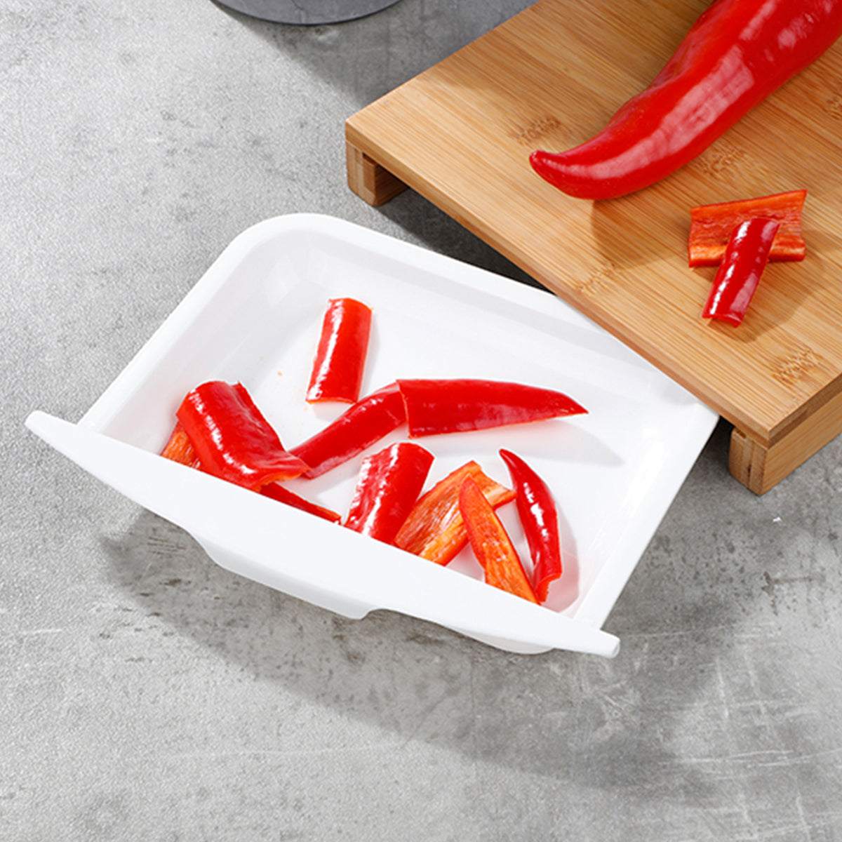 Schneidebrett aus Bambus mit 2 herausnehmbaren Kunststoffschalen Schneidbrett