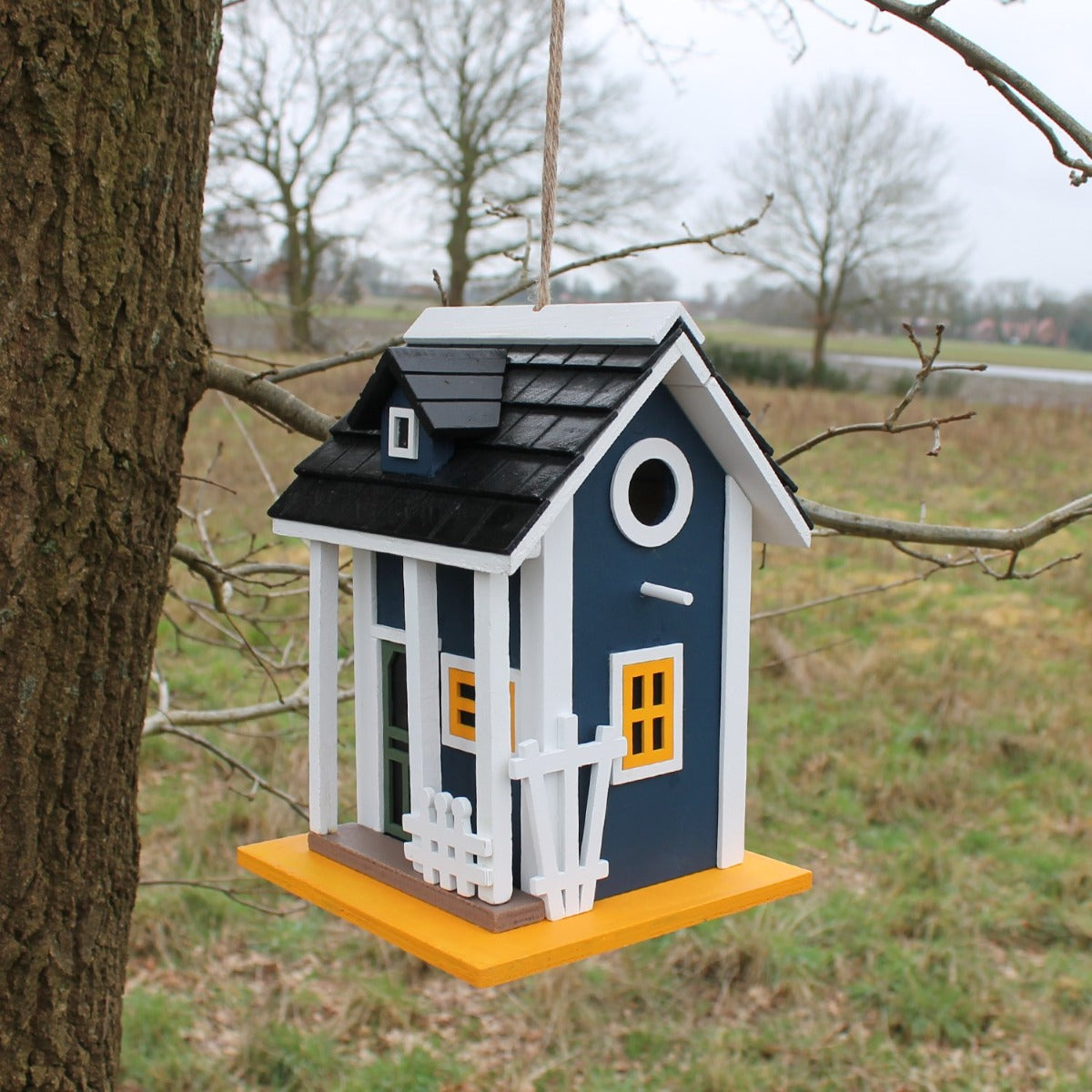 Nistkasten Villa Kunterbunt in blau | Vogelhaus Holz Vogelhaus zum Aufhängen Vogelnistkasten für Meisen & Wildvögel | Fördert Geschütztes Brüten