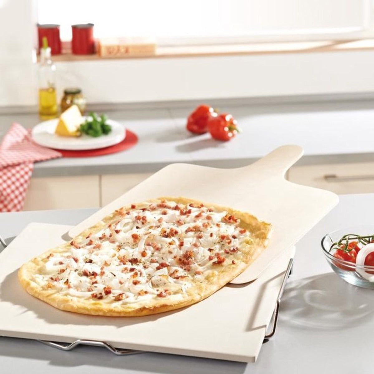 Leifheit Pizzastein mit Holzschieber eckig Keramik 38x33 cm für Flammkuchen und Pizza