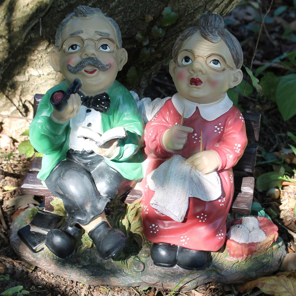 Gartenfigur Opa und Oma auf der Gartenbank Dekofigur Gartendekoration