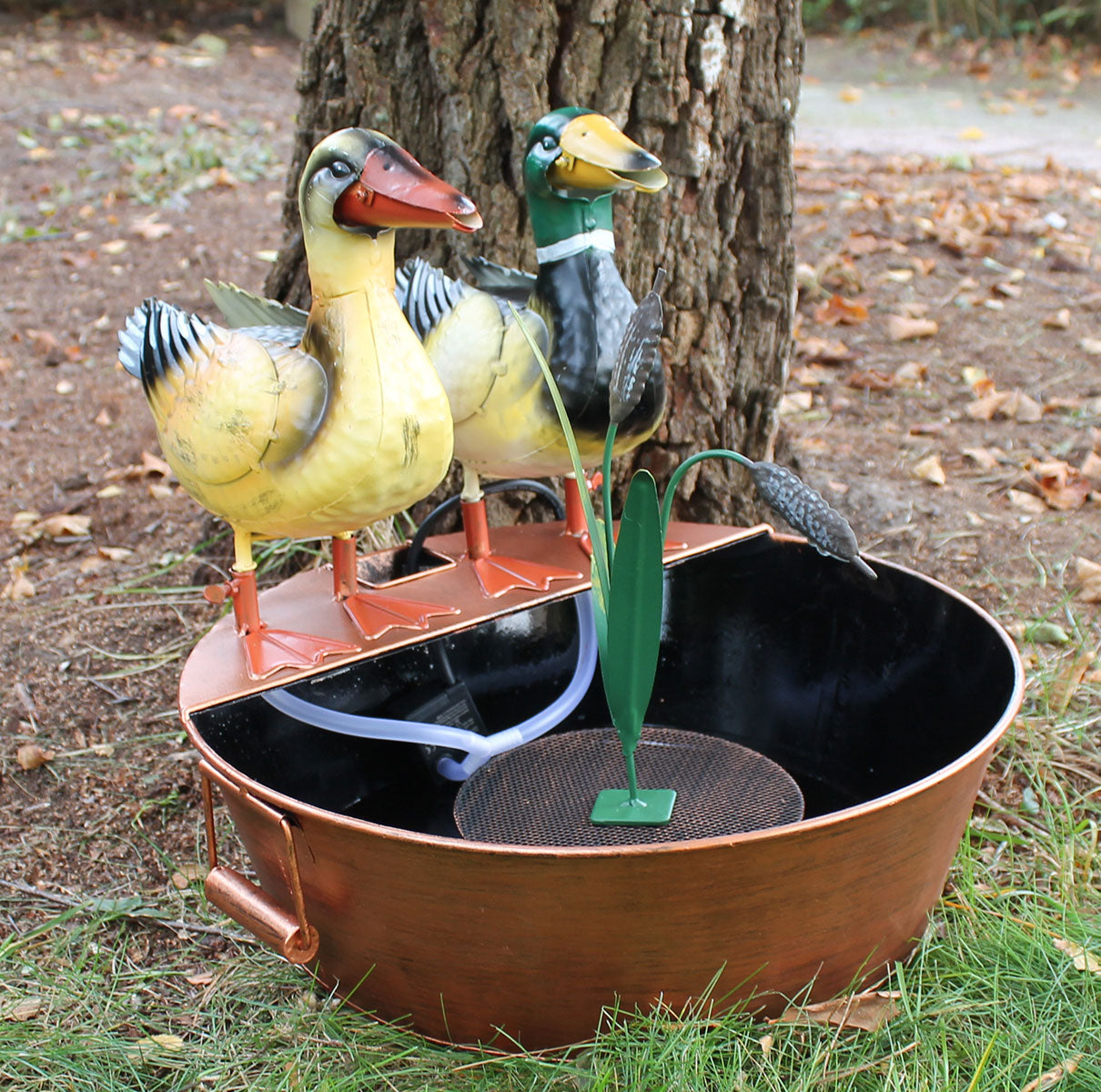 Gartenbrunnen Metall Deko Brunnen Garten Wasserspeier Figuren Enten Zimmerbrunnen Innenbrunnen
