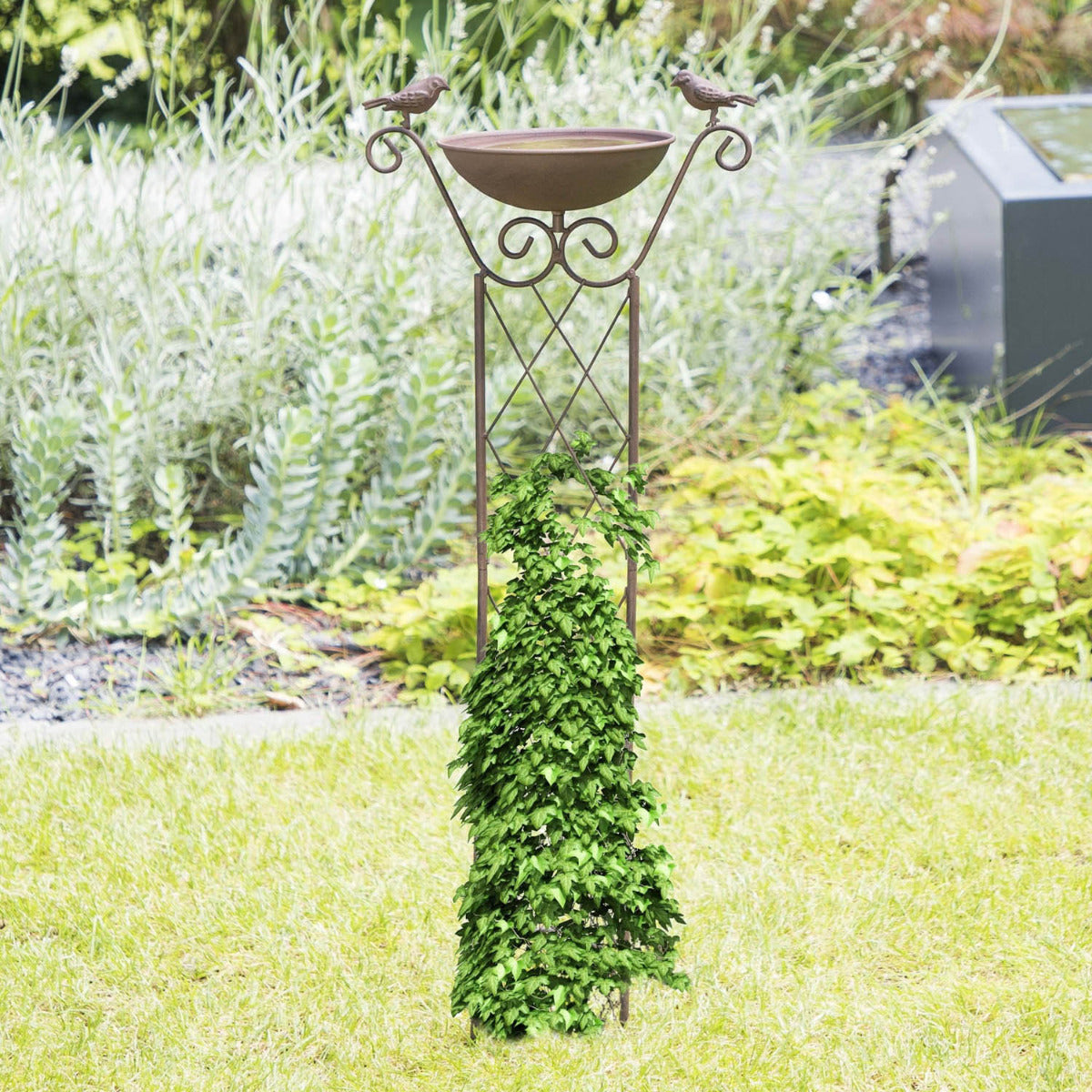 Vogelfutterstation Vogeltränke mit Rankhilfe und Erdspiess Vogelbad Gusseisen