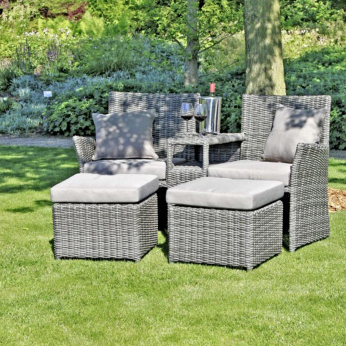 Garden Pleasure Doppelsessel-Set Calgary | Polyrattan Loveseat Garten Lounge Set mit Fußhockern, Ablagetisch, Polyrattan Sessel 2er Set