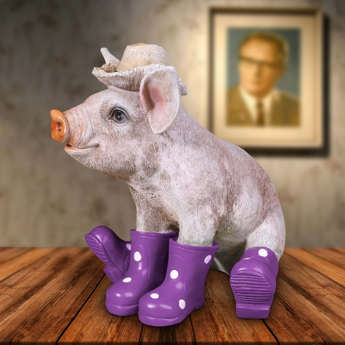 Deko Schwein Erich mit Hut und Stiefel in lila Schweine Figuren Garten Dekofigur Schweinchen