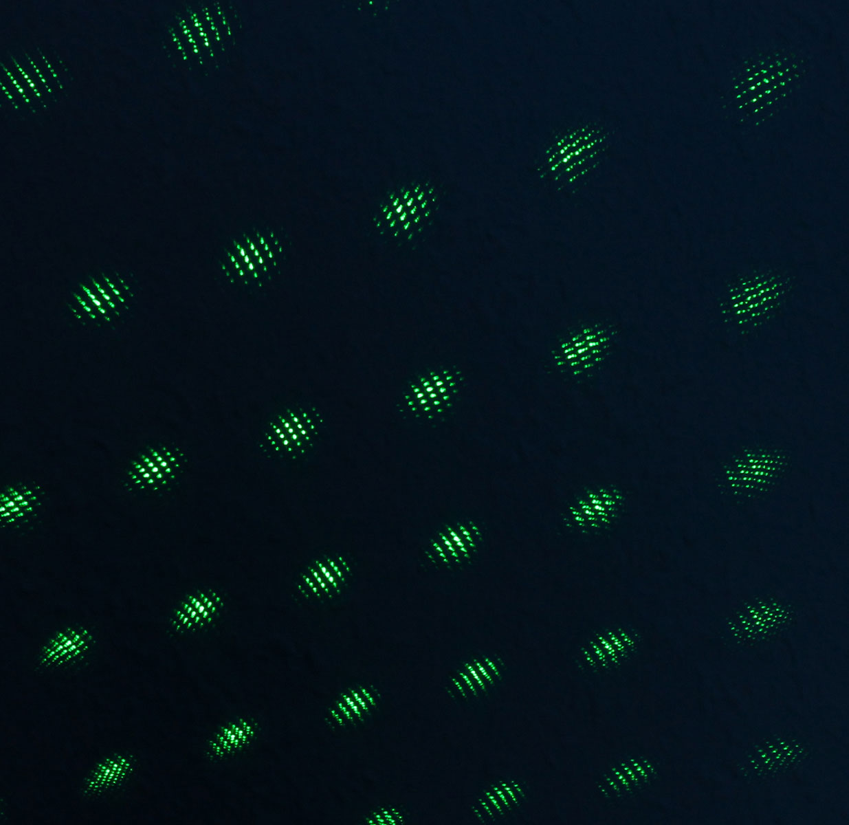 Laser Projektor für Innen- und Außenbereich mit Fernbedienung Laser-Lichteffekt Licht-Dekoration Deko-Beleuchtung