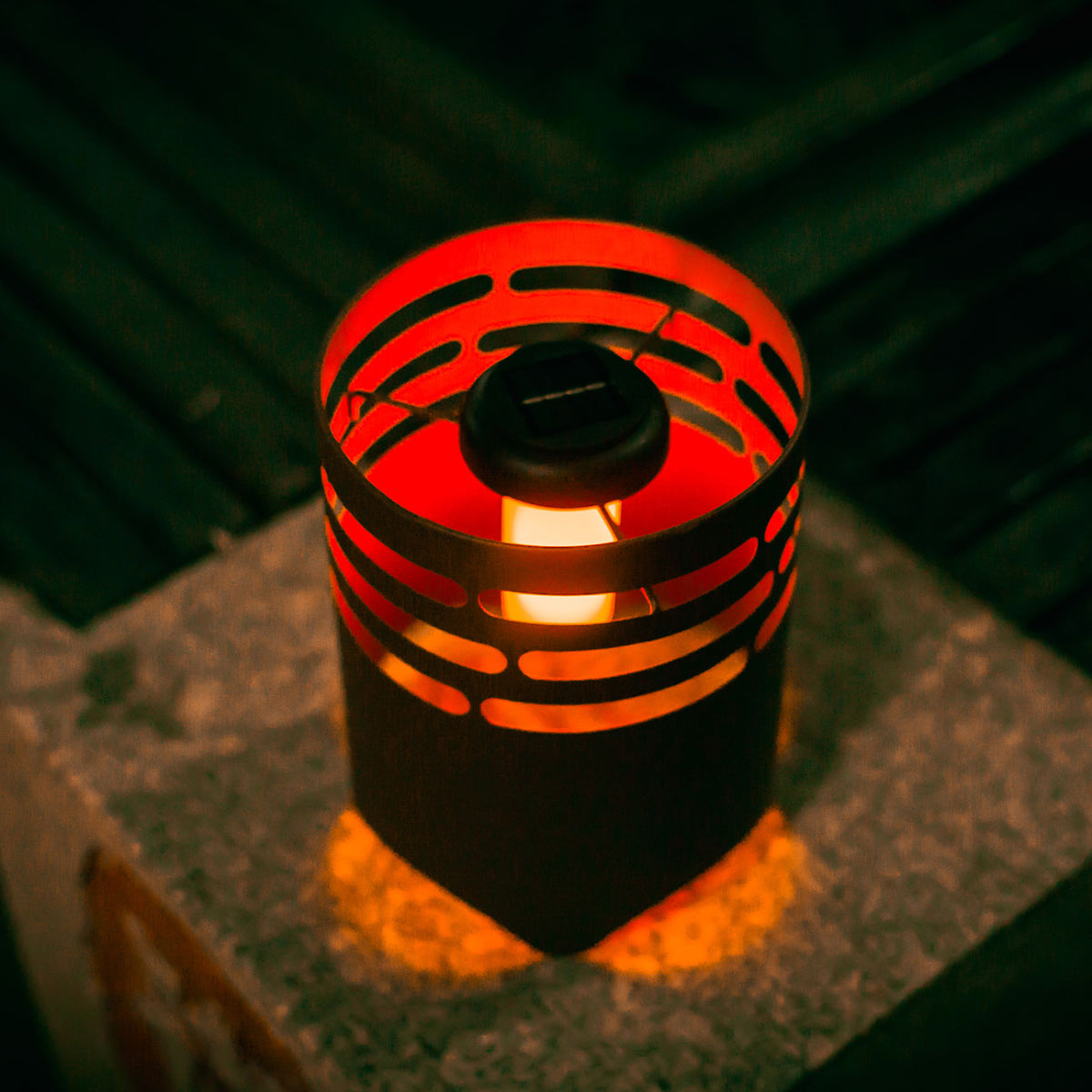 LED Solar Feuerkorb mit Flammeneffekt in Rost-Optik Stimmungslicht Garten